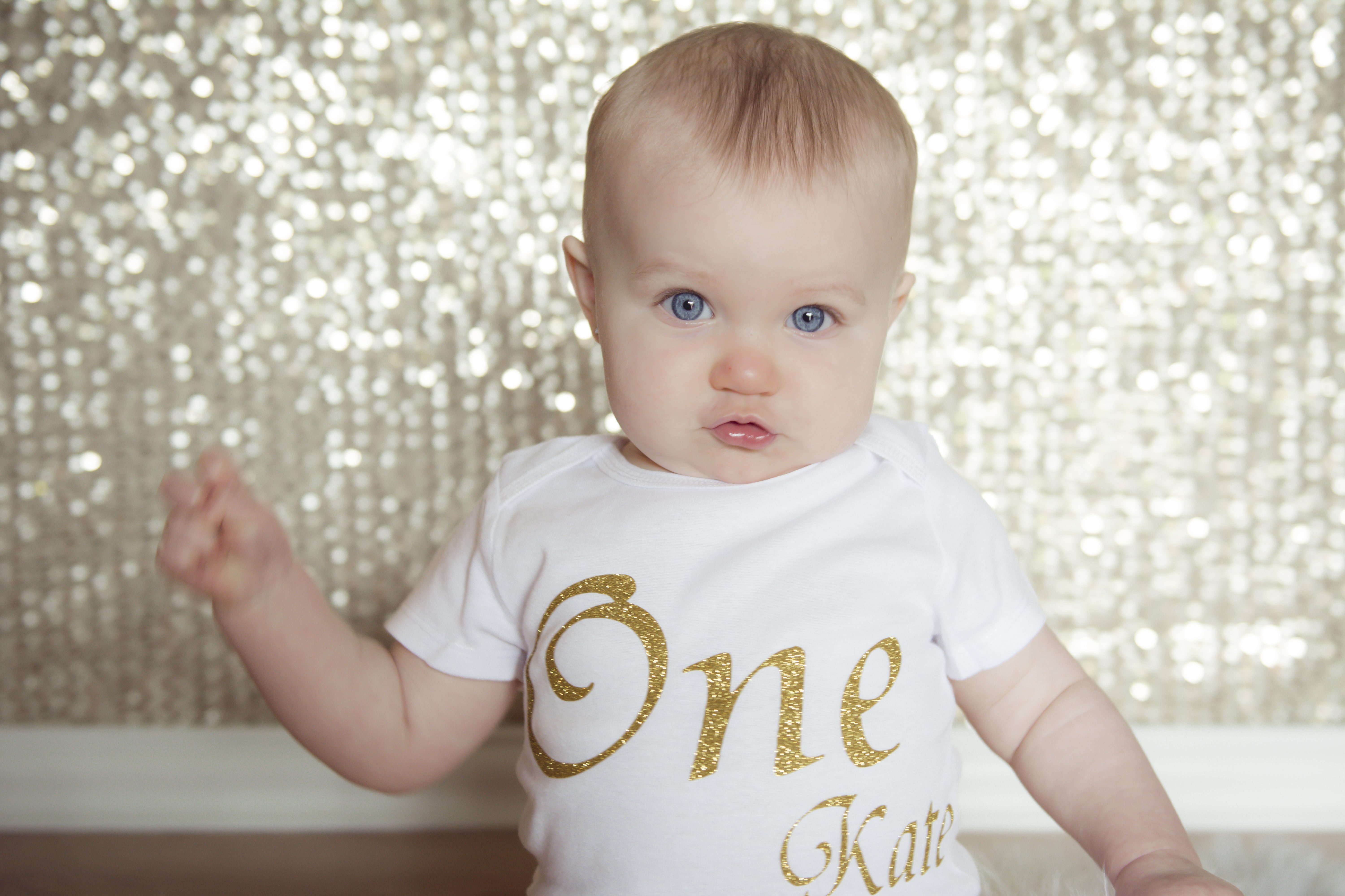 Jenn Carroll Photography, Wesley Chapel Photographer, Florida Photographer, Tampa Photographer, baby, smash cake, little girl, gold, pink, glittery, one,